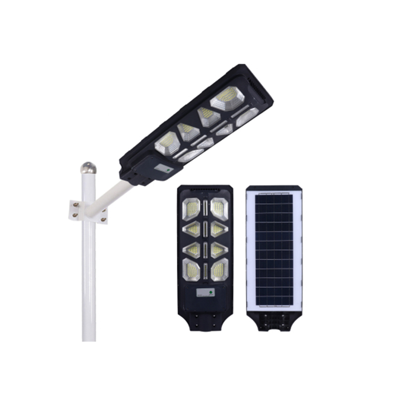 SolarMax Multi-Reflector Street Light