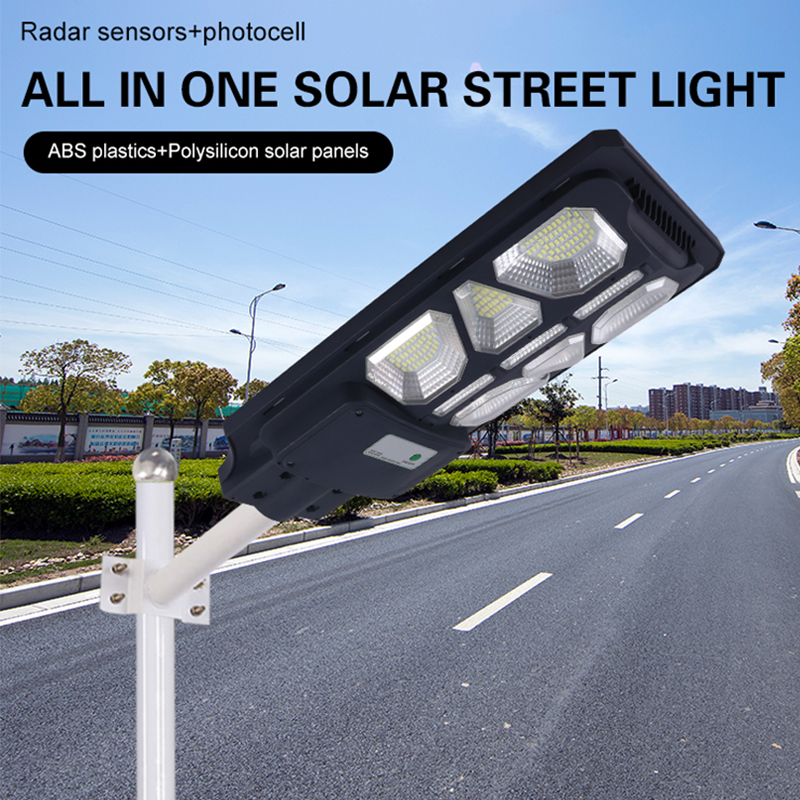SolarMax Multi-Reflector Street Light